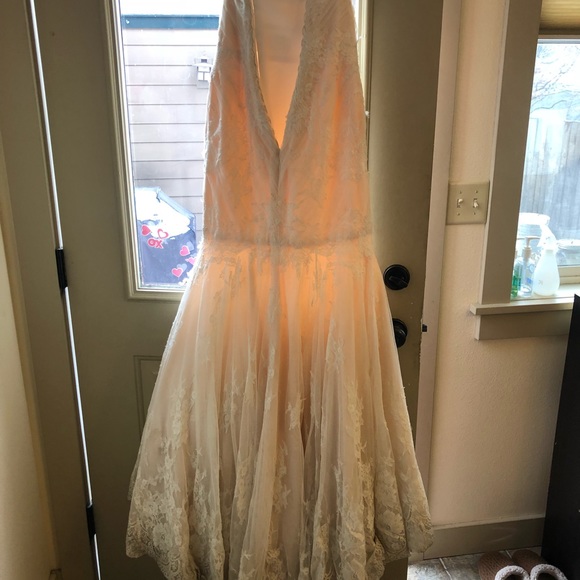 Wedding gown and accessories - Picture 4 of 8